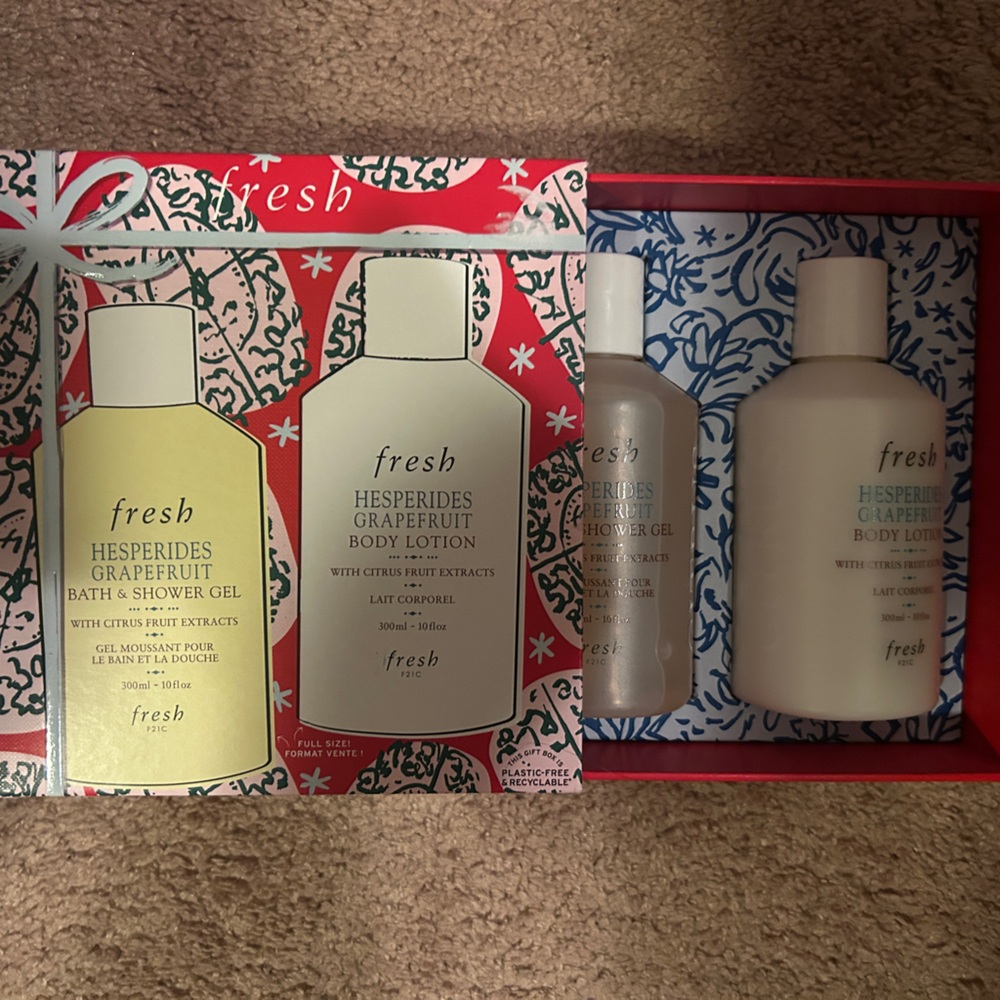 Fresh Hesperides Grapefruit Body Wash Set - Red and Gold